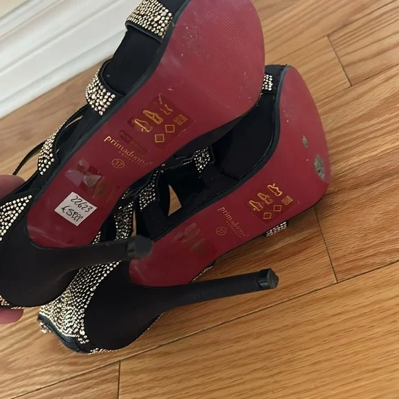 Red Bottom Heels - Picture 6 of 7